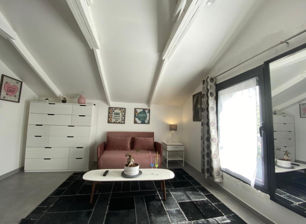 Trendy Studios Tassin Buitenkant foto